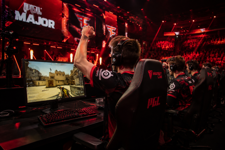 E-sport nastavlja rasti i privlači sve veću publiku